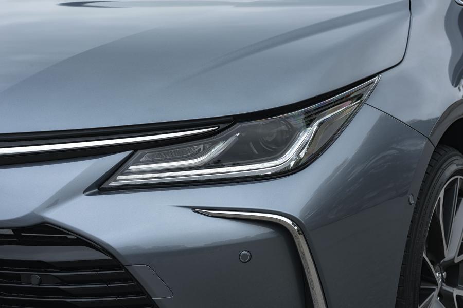 Детали экстерьера Toyota Corolla Hybrid Sedan 2019 года  (WW) (фото 17 из 25)